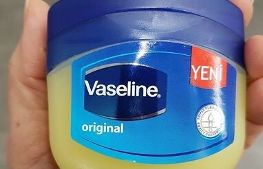 Utilisation de la vaseline pour augmenter un membre